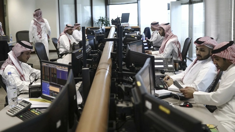 كيفية حساب ساعات العمل الإضافي في السعودية